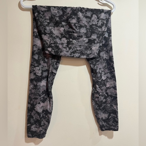 Lululemon Align Crop Floral Illusion Ice Grey Multi sz 4 - Picture 9 of 12